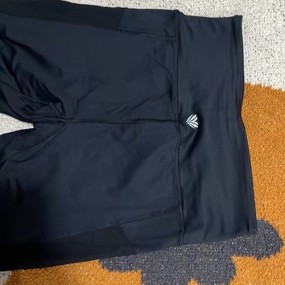 Forever 21 size xs tights - Picture 3 of 3